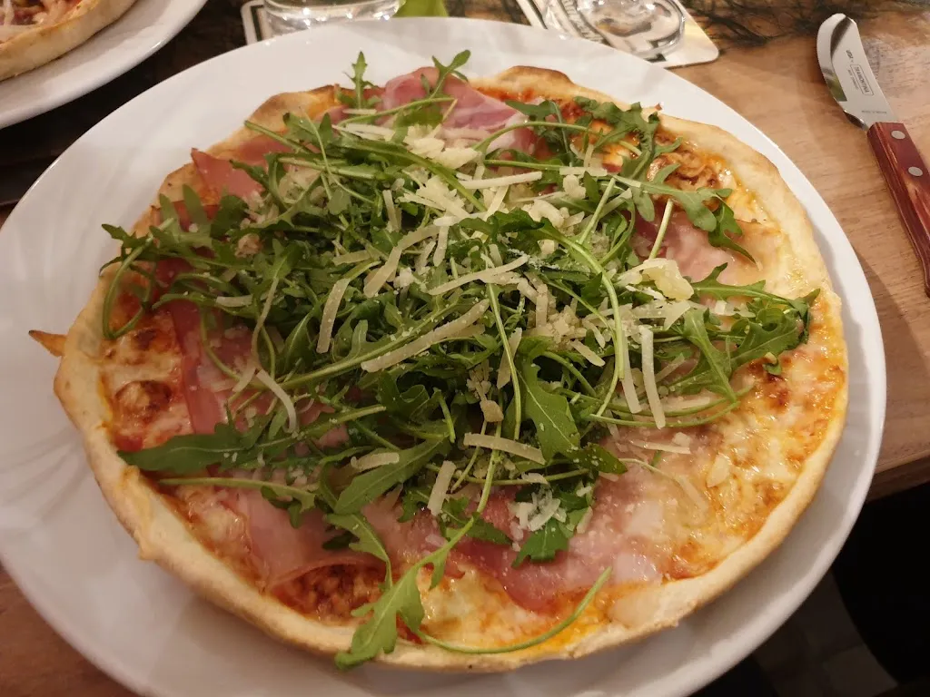 Pizza -Salate und Pastaspezialitäten Bei Cosi_Pressig_slider_image_2