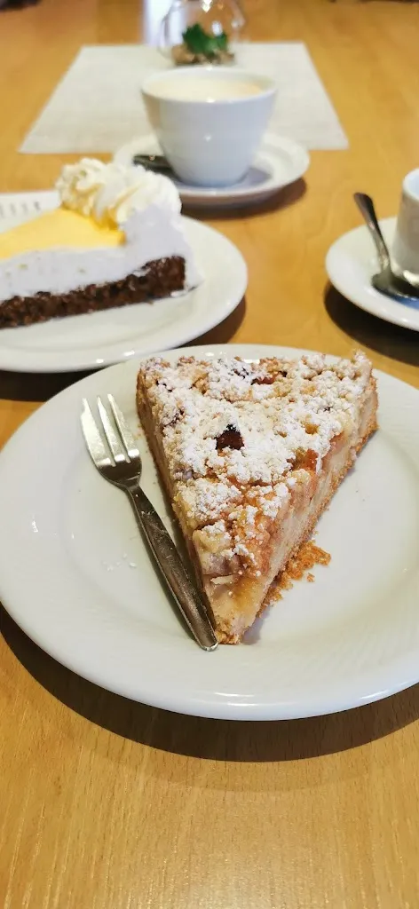 kl brown_Cafe Holweg Georg_Pretzfeld_review