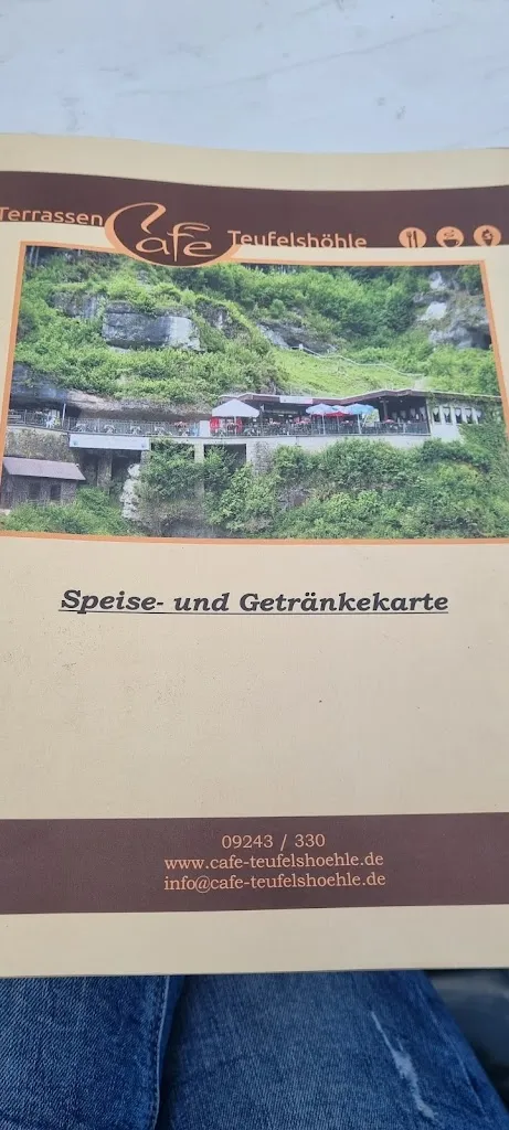 Metanoia statt Paranoia_Terassencafe an der Teufelshöhle_Pottenstein_recensione