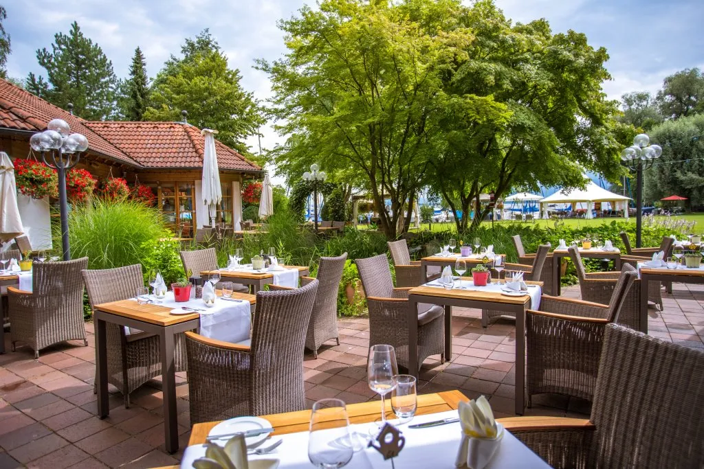 Restaurant Kitz & Gloria direkt am Chiemsee mit Seeterrasse restaurant in Chiemsee