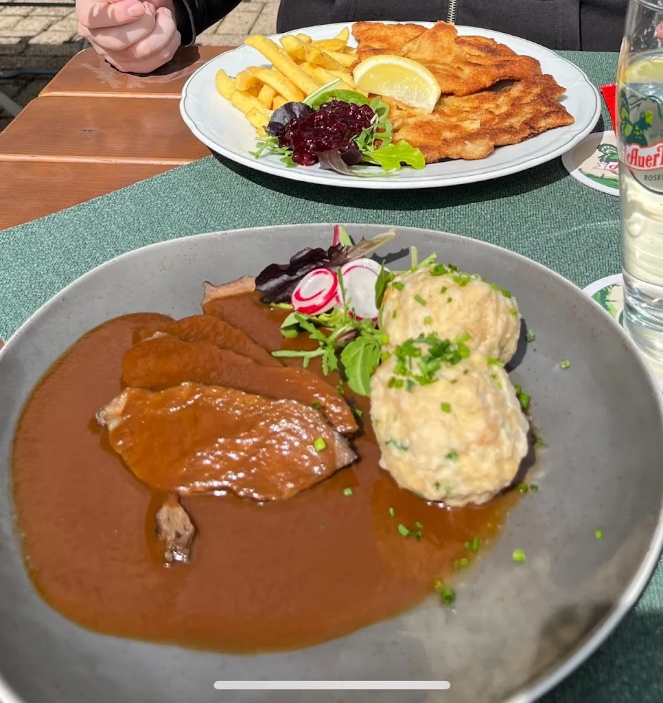 gina getrajdman_Gasthof Hinterwirt mit Biergarten_Übersee_avis