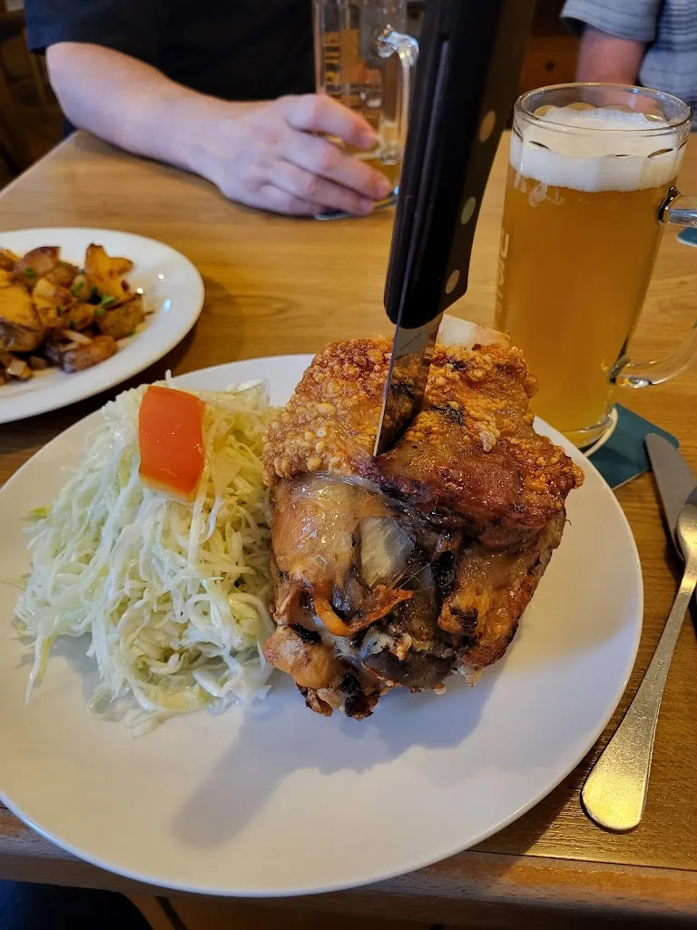 Jay Lyall_Das Brauhaus_Main_review