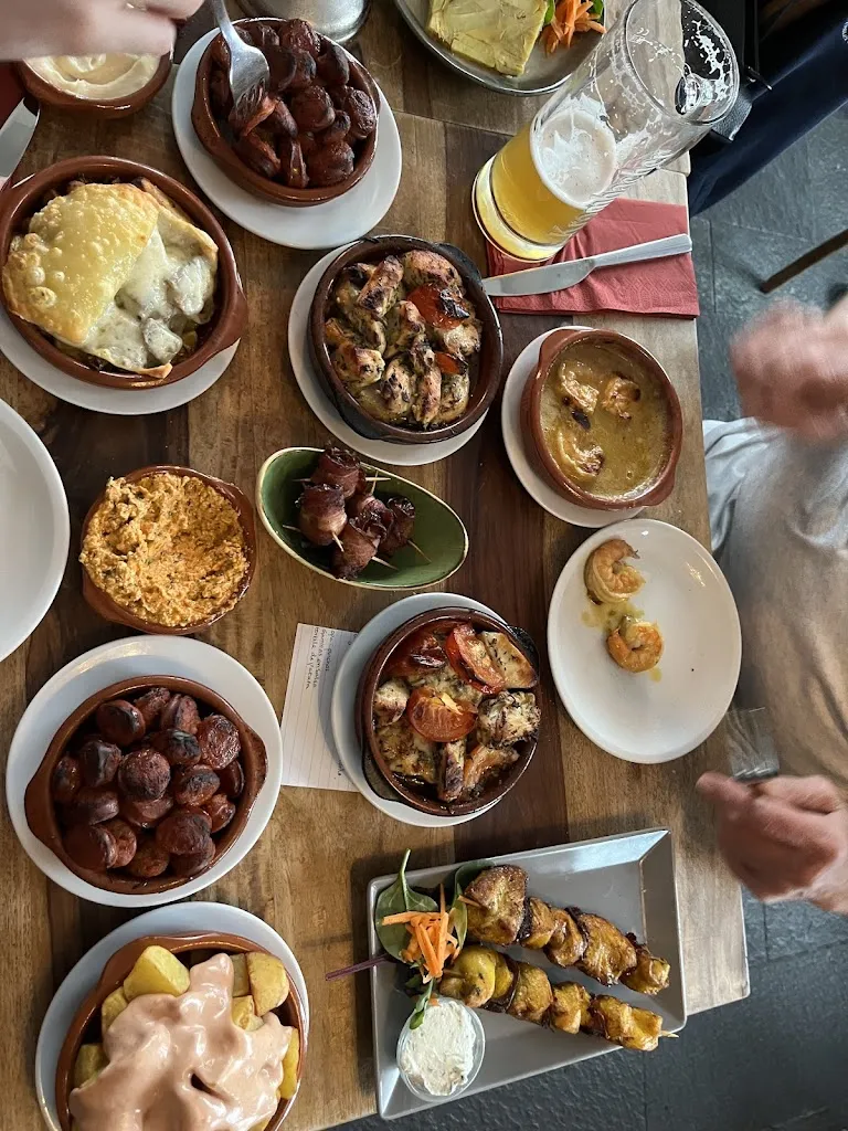 Eva Molnar_F40 Las Brisas_Main_review