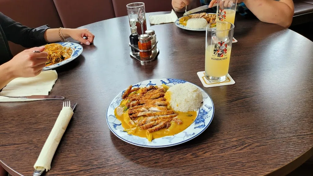 Saigon Restaurant Phat Dat_Rain_slider_image_2