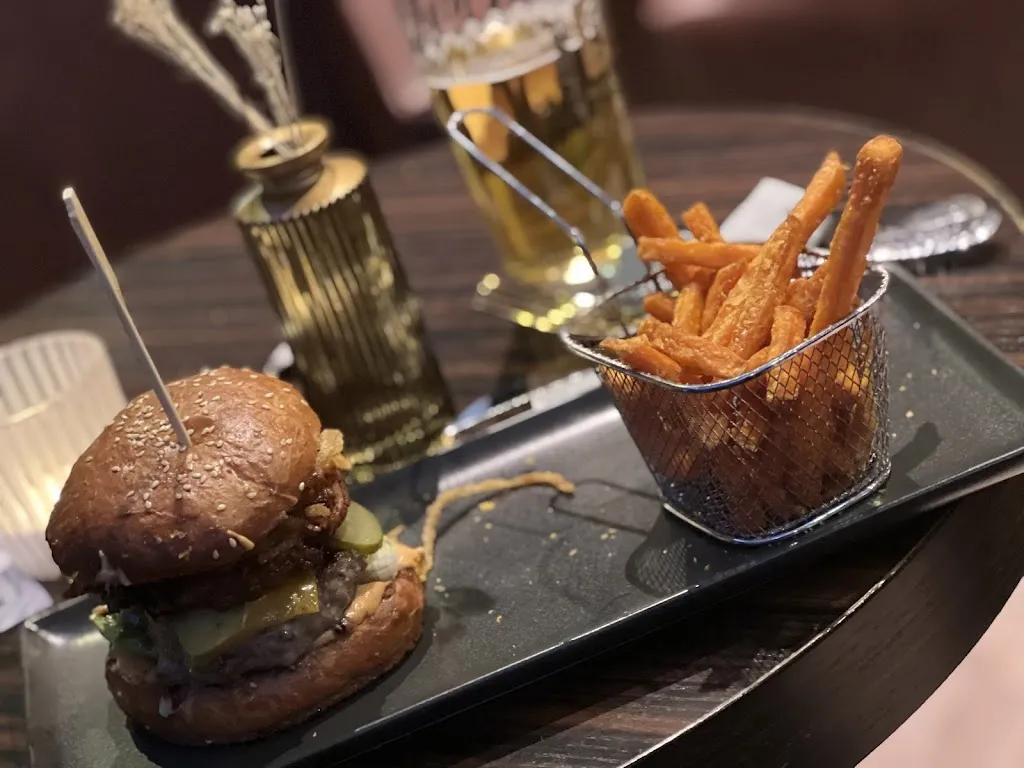 Tom Krüger_Downtown_Rain_review