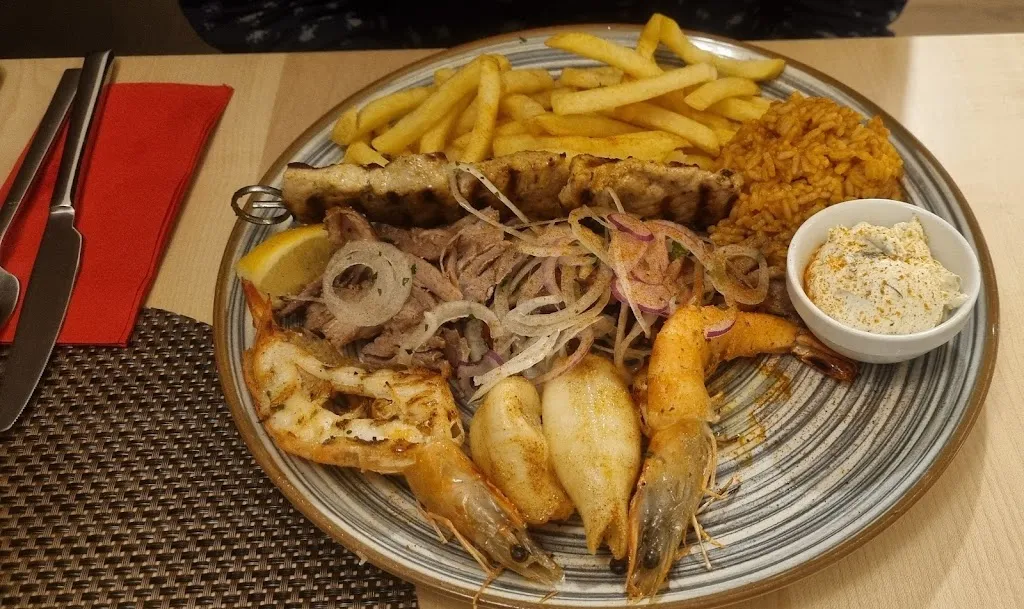 Tobias Monath_Akropolis_Rain_review