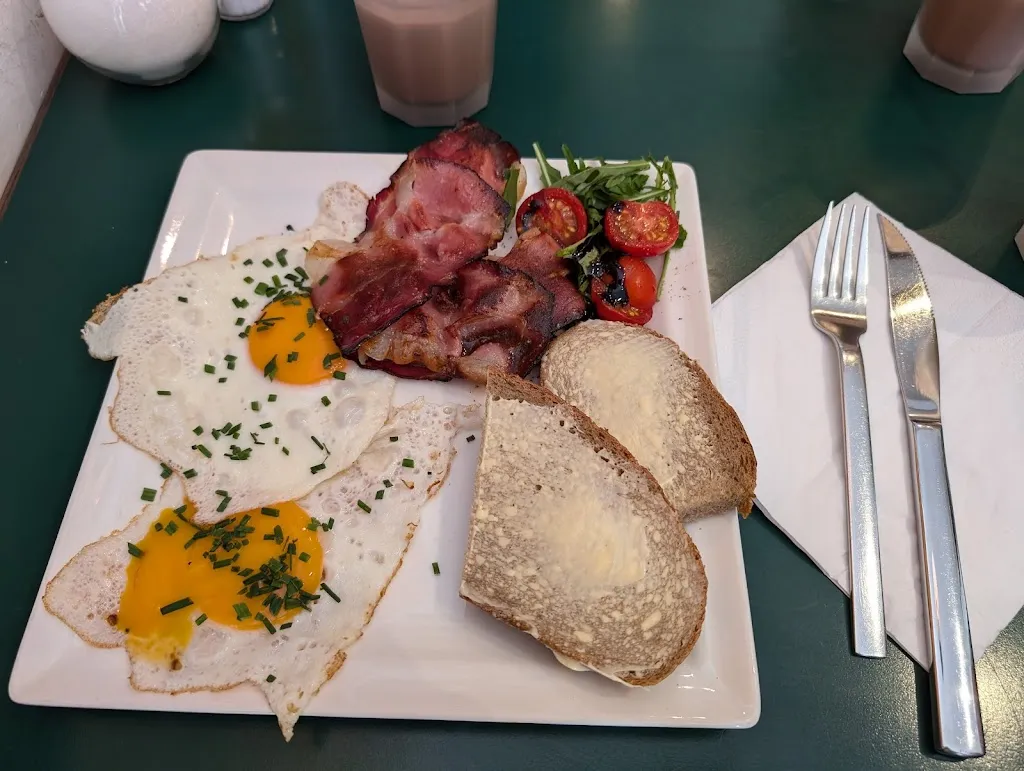 Stephanie Pazmiño-Verderber_Bäckerei & Leckerei Schmid_Raubling_reseña
