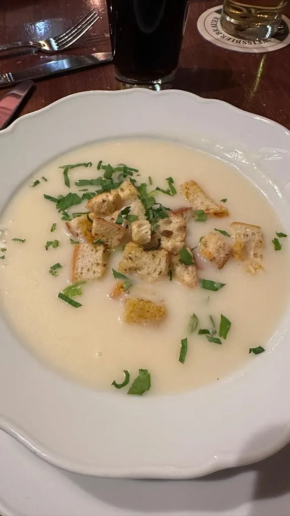 M.D. Cox_Dicker Mann_Regensburg_review