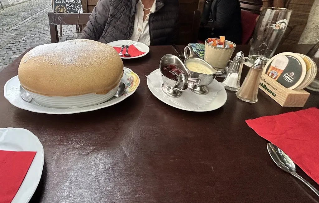 Neil Roberts_Dicker Mann_Regensburg_review