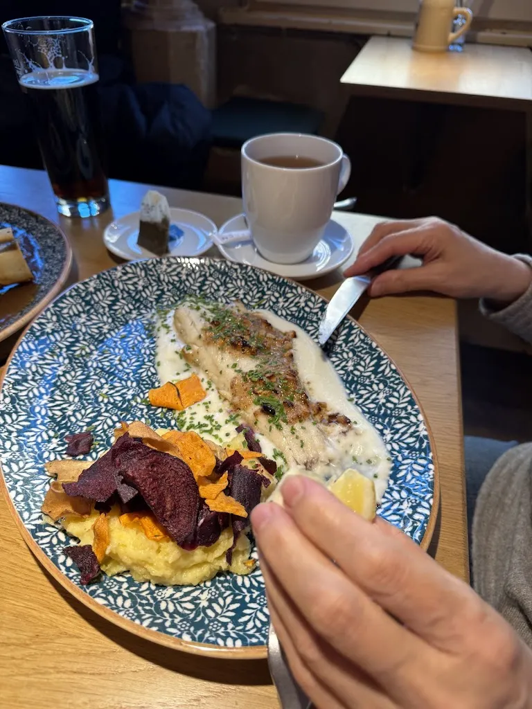 Ira Pospyelova_WIRTSHAUS IN HEUPORT_Regensburg_Bewertung