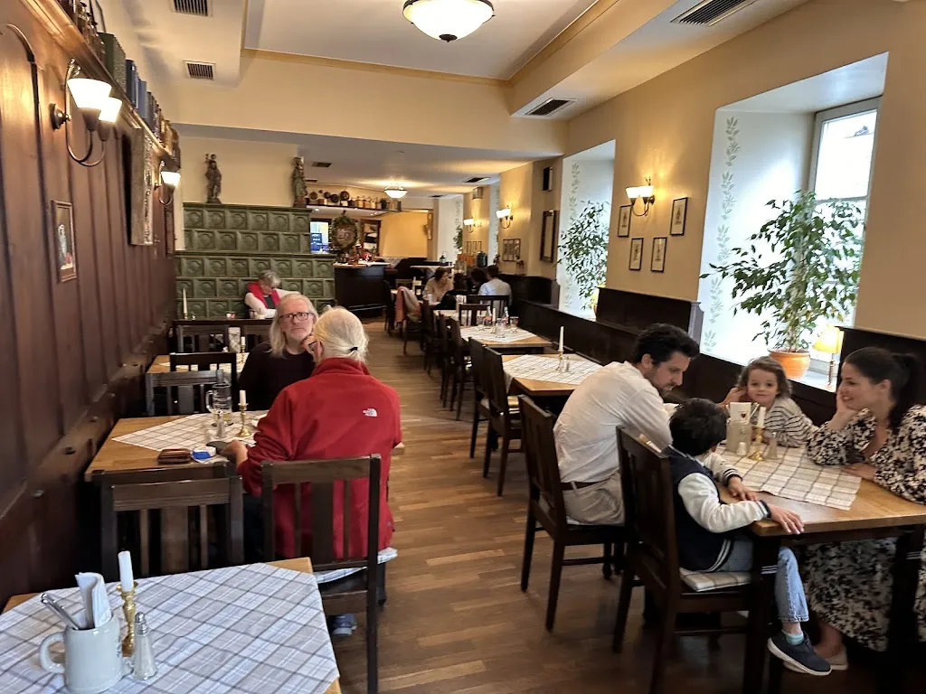 Hacker-Pschorr Wirtshaus Regensburg im alten Augustiner Kloster_Regensburg_slider_image_3