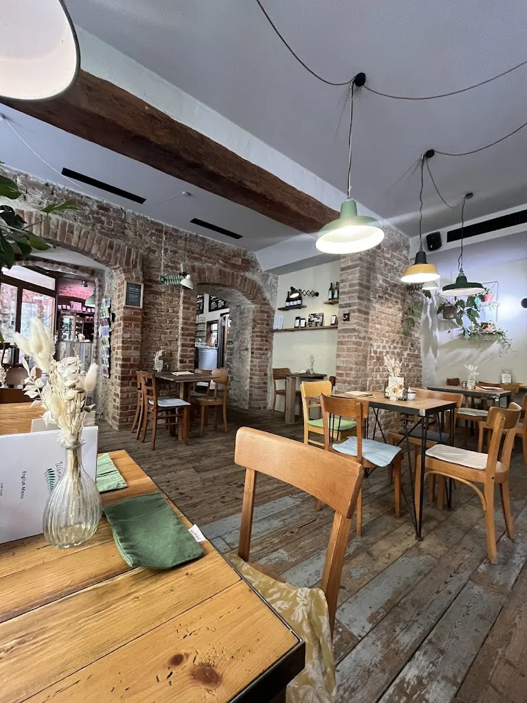 Jeremy Matherly_Wanderlust_Regensburg_review