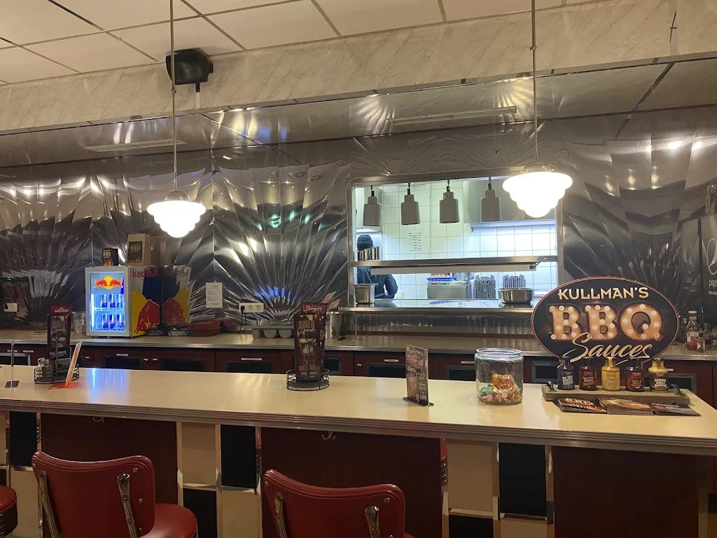 Nikola Sabová_Sam Kullman's Diner Regensburg_Regensburg_avis