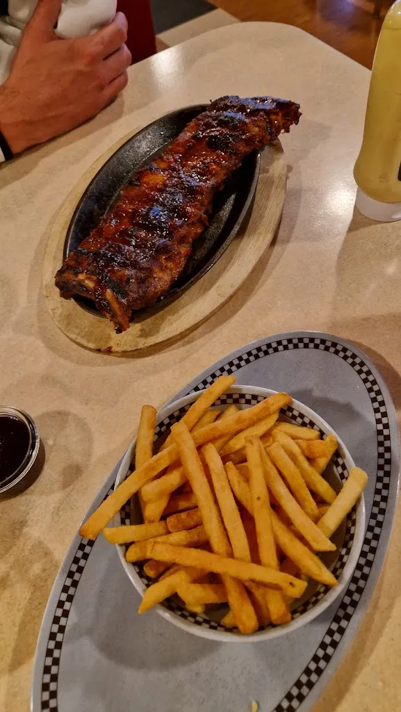 Claudia Carpena Höll_Sam Kullman's Diner Regensburg_Regensburg_avis