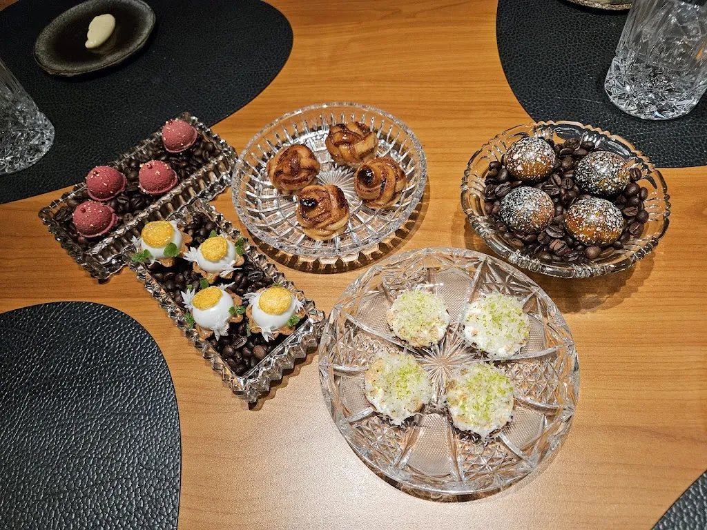 Johannes Eiglsperger_Restaurant ROTER HAHN by Maximilian Schmidt_Regensburg_Bewertung