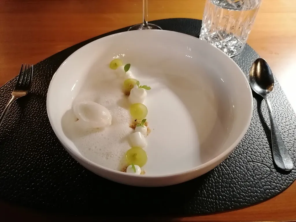 Arne Trautmann_Restaurant ROTER HAHN by Maximilian Schmidt_Regensburg_Bewertung