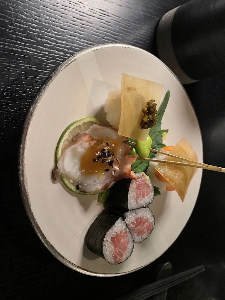 Le Le Pham_Aska_Regensburg_review