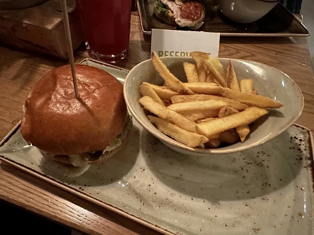 Stefan Hiebl_HANS IM GLÜCK - REGENSBURG Innenstadt_Regensburg_avis