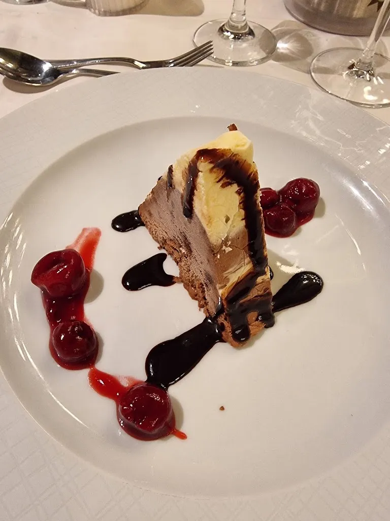 Menu_Hotel-Restaurant Dechbettener Hof | Lieferdienst: Die rasenden Schweizer_Regensburg_image_9