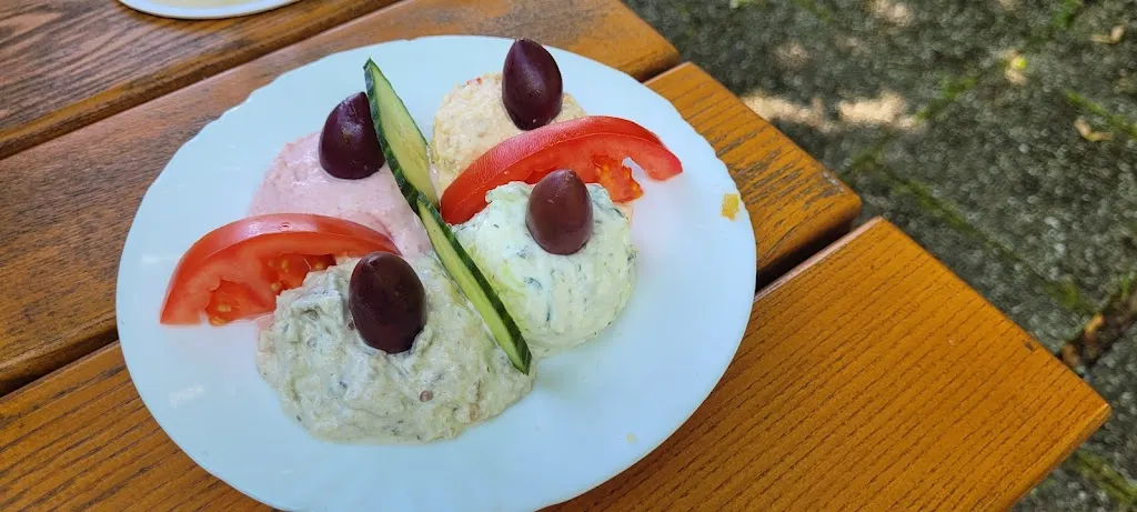 Marina Smets_Jörgos Grillstube zur Seerose_Regen_review