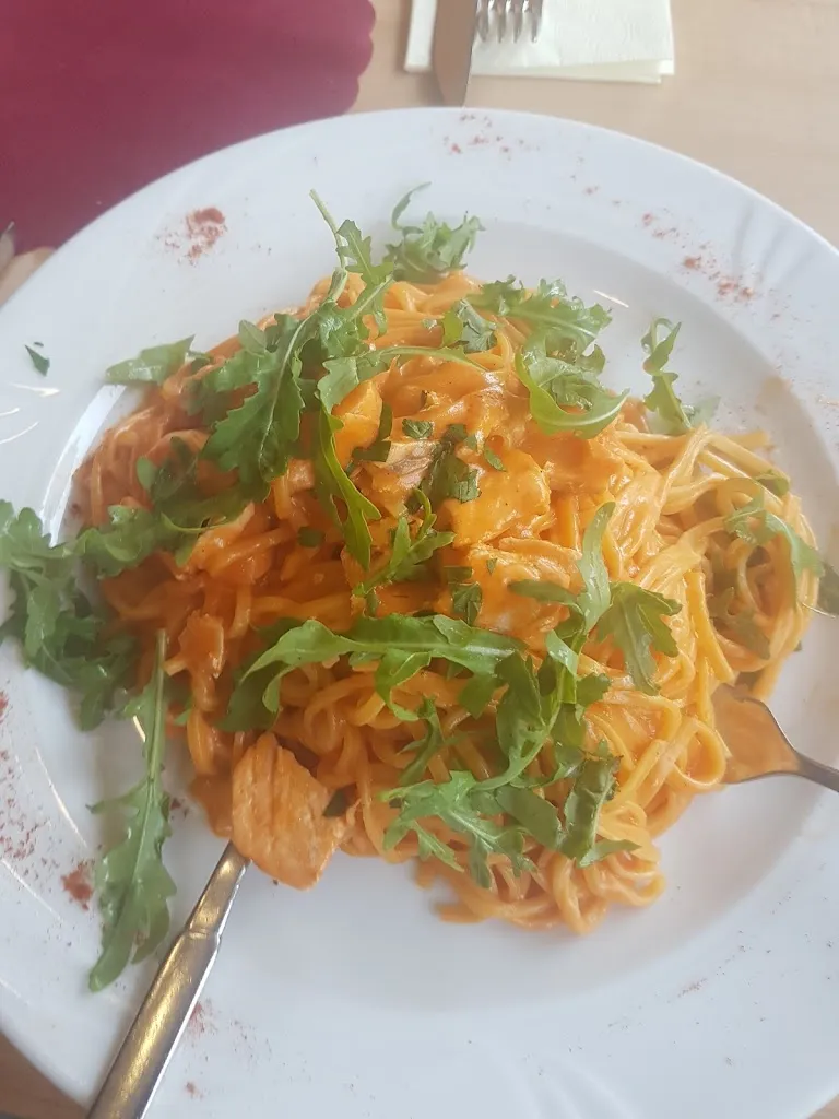 vonund zuname_Billard-Cafe Clou_Regen_review