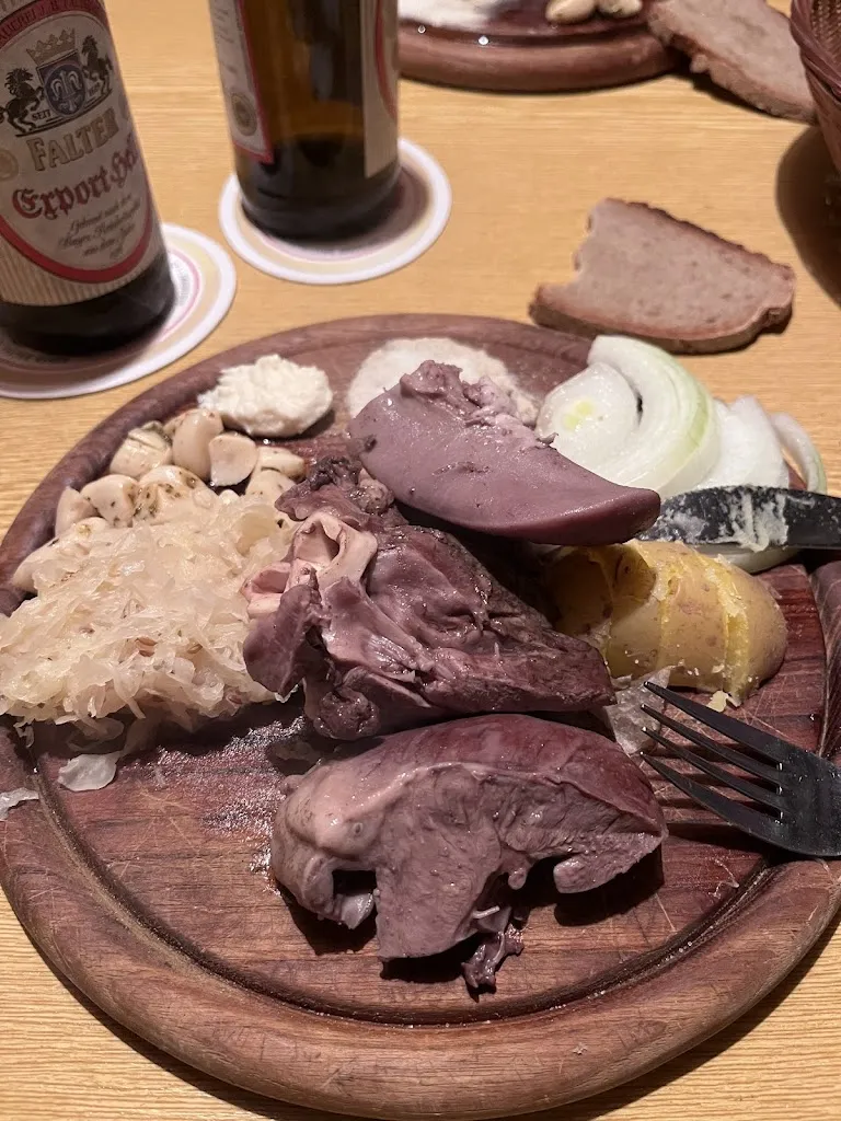 Daniel Ebner_Gutshof Falter_Regen_review