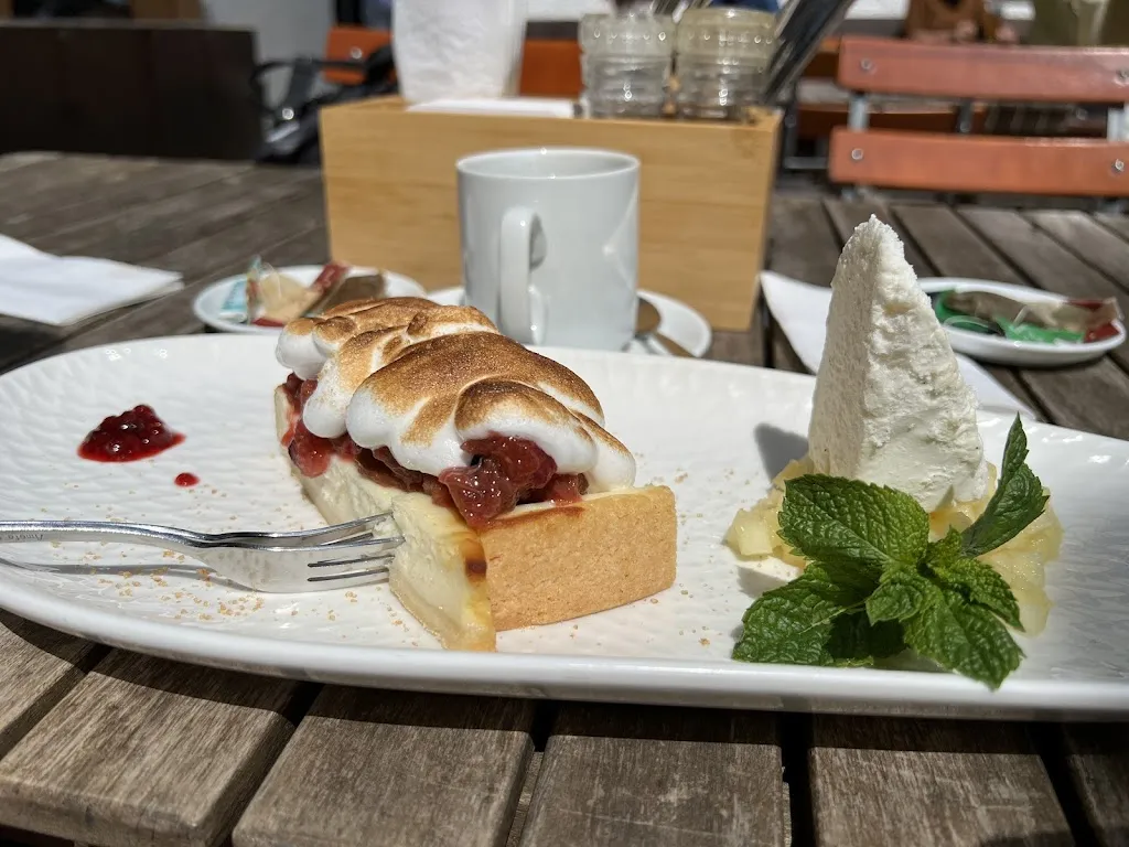 Alexander Radziyevsky_Gaststätte Ähndl_Staffelsee_review