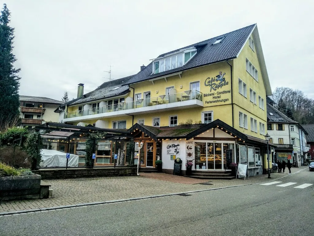 Rochelle Castolo_Hotel Garni Café Räpple_Peterstal-Griesbach_review
