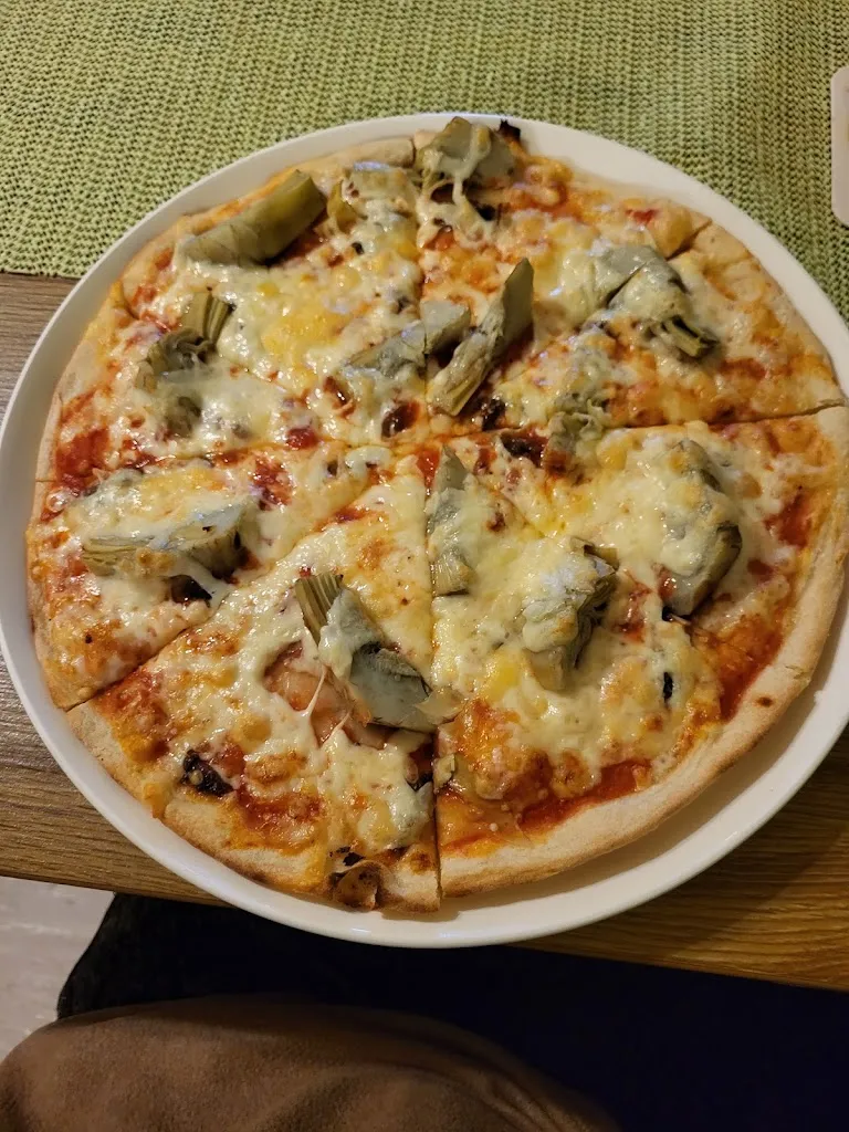 Pizzeria Bei Vito Inh. Albamonte Vito Francesco Pizzarestaurant_Roßtal_slider_image_3