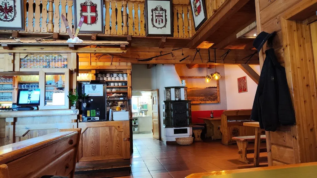 „Almwirtshaus Schwarzkogelhütte“ restaurant in Austria