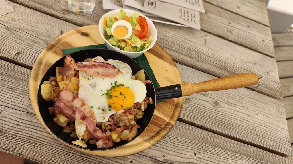 „Almwirtshaus Schwarzkogelhütte“_Austria_slider_image_3