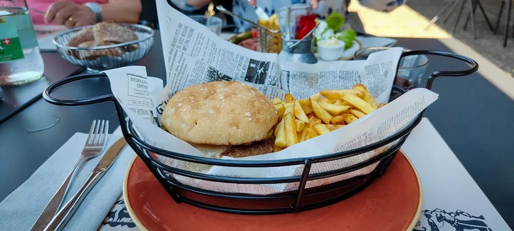 Jérémie Equey_Restaurant panoramique Motel de la Gruyère_Avry-devant-Pont_review