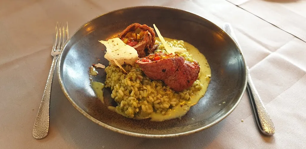 Richard Balek_Restaurant Burg by Sascha Beilke_Au_review