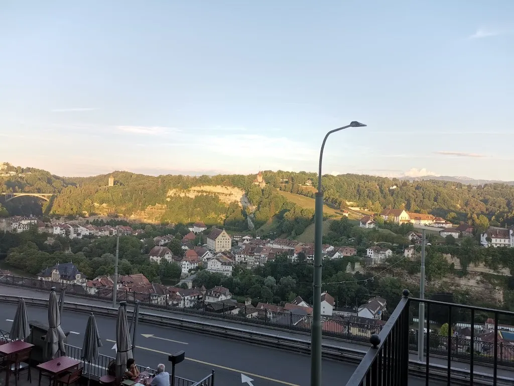 Arman Iranfar_Aigle-Noir_Fribourg_recensione