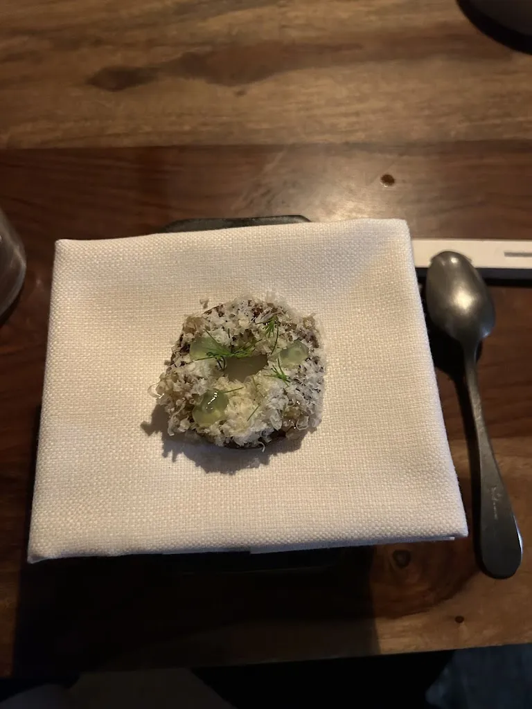 Angela_Burgstrasse9_Thun_recensione