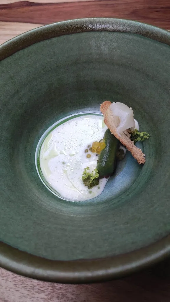 Ivan Dekker_Burgstrasse9_Thun_recensione