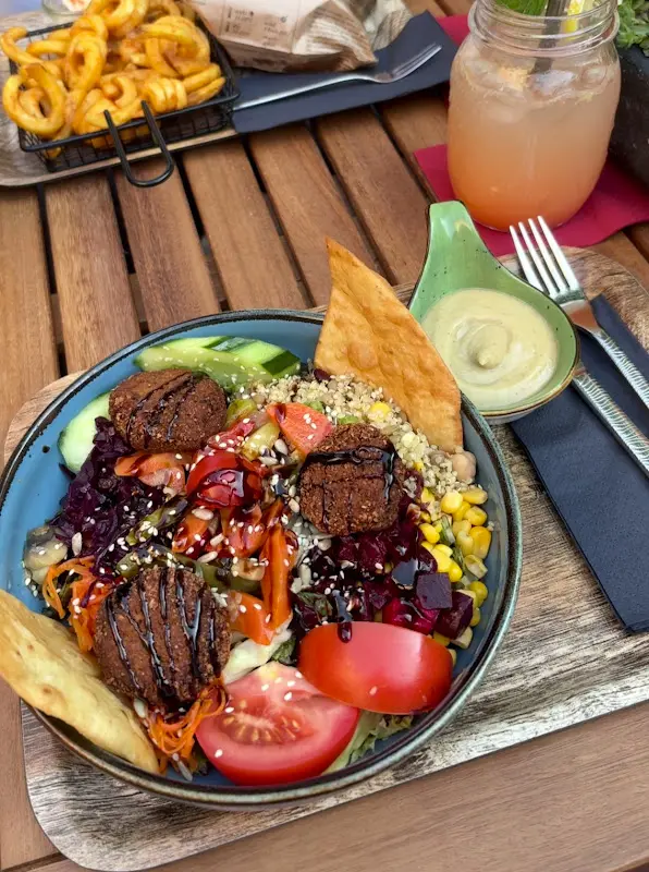 AURA_Schwabach_slider_image_2