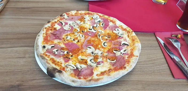 Sandra Ortega_Restaurant Pizzeria Natter_Austria_review