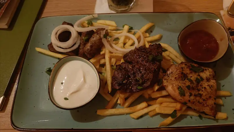 Patrycjusz Waloszczyk_STYLE Cocktailbar - Restaurant - Weinlounge_Schwabmünchen_recensione