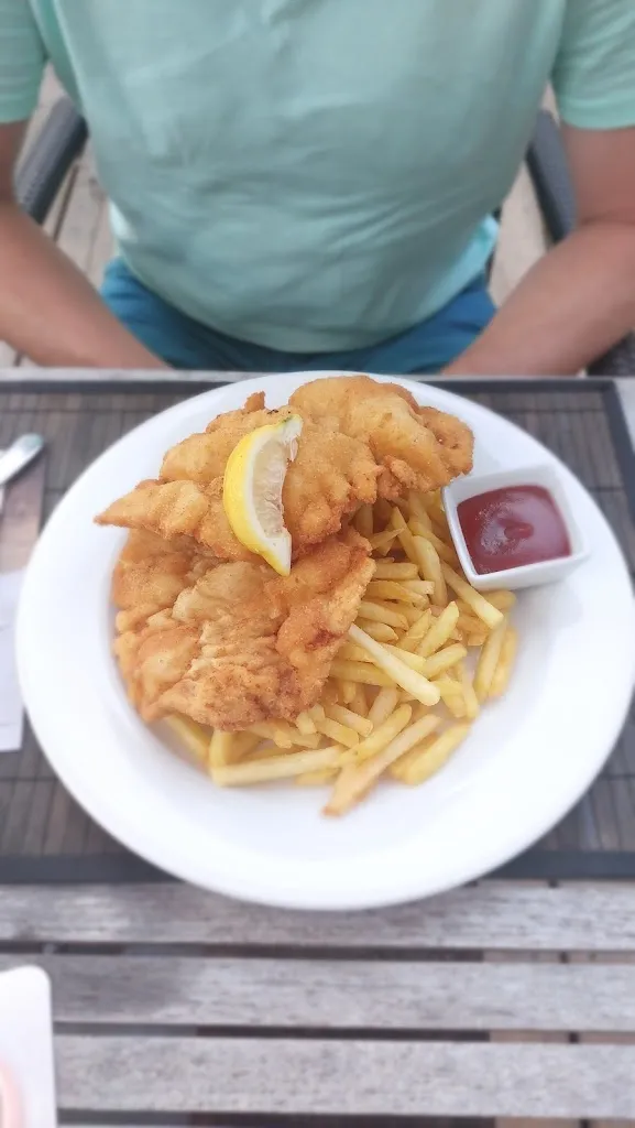 Kunstseiden_URTYP das Wirtshaus_Aichstetten_reseña