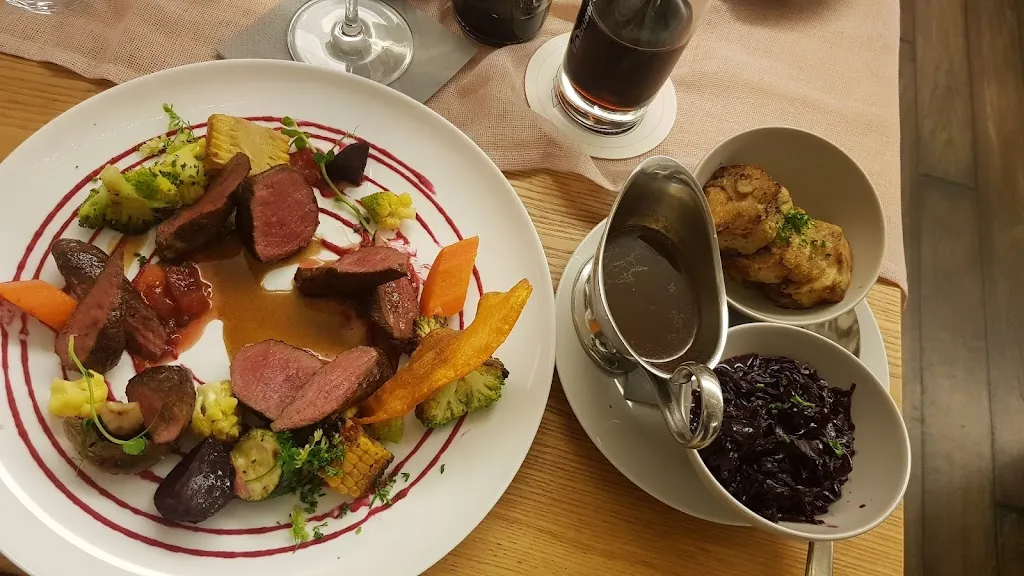 Uschi Schmid_URTYP das Wirtshaus_Aichstetten_reseña