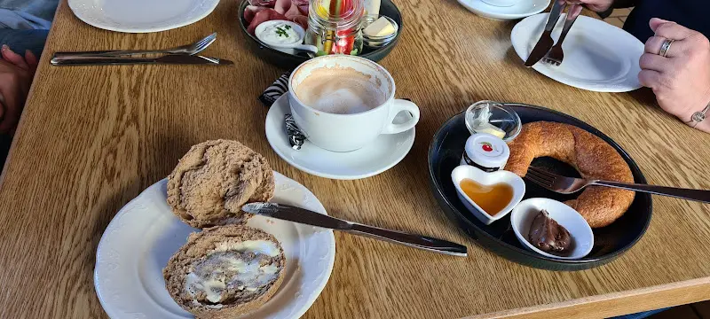 Mike Saleske_Polka Cafe_Saale_Bewertung