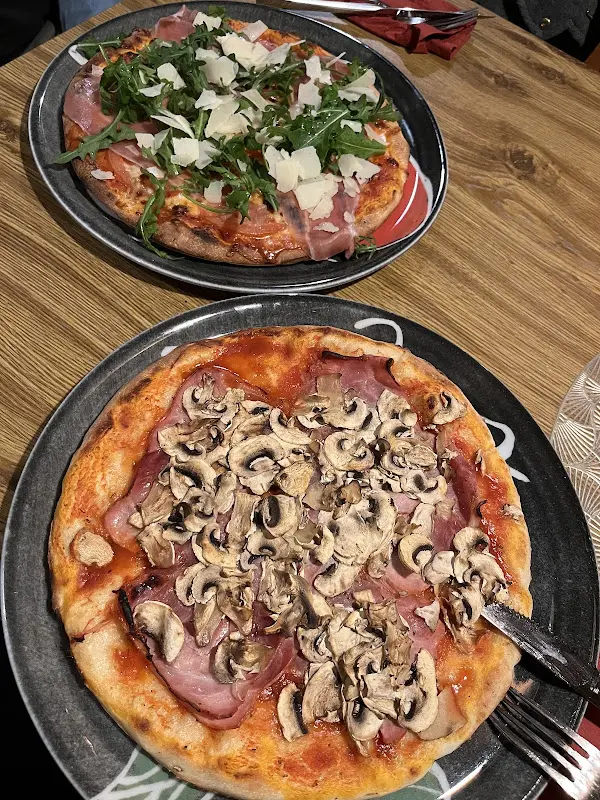 Angeliki Karisi_Pizzeria Da Nino_Schwindegg_review