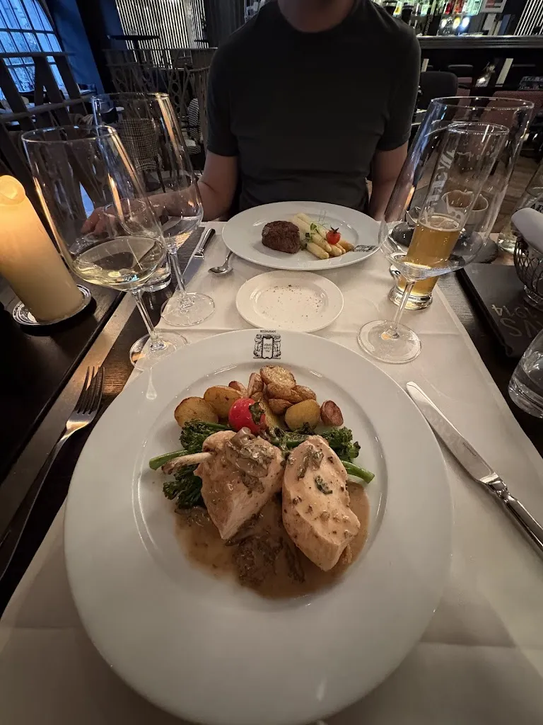 Moon light_Volkshaus 1914_Bern_review