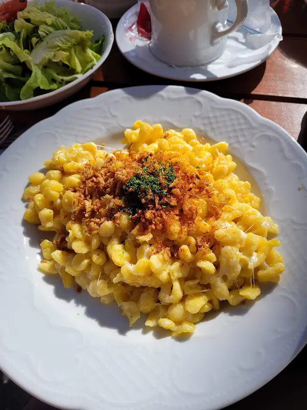 Melanie_Burgstüberl - auf der Halbinsel Burg_Staffelsee_recensione