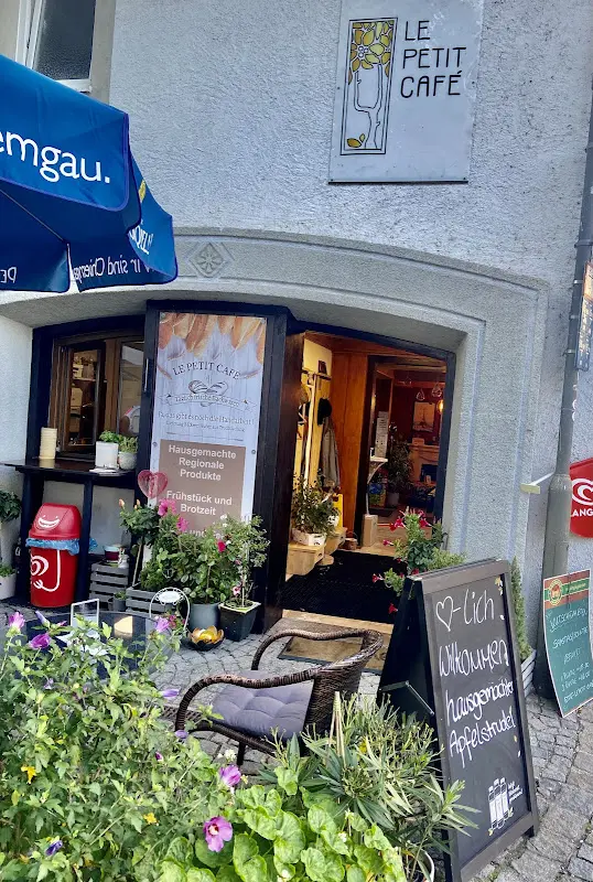 Le Petit Café restaurant in Seeon-Seebruck