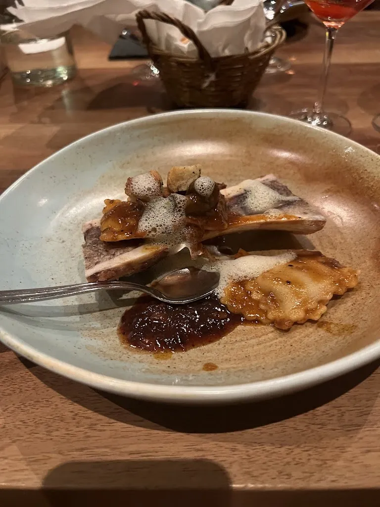 Alicia Mundy_Viertel-Kreis_Basel_review