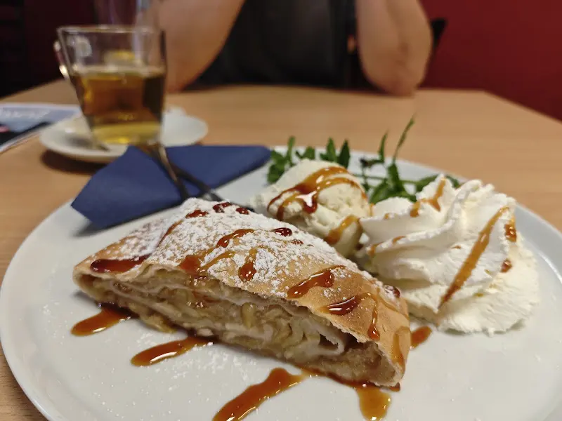 Holger Warth_Restaurant & Café Scherbenhaufen_Selb_review