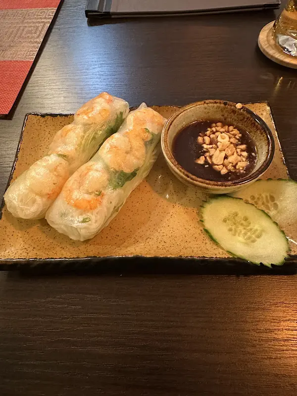 Juan Ángel Hernández_Madame Nga_Selb_review