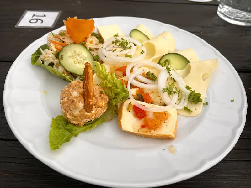 Kristyna Miratska_Buchwalder Zoiglstub'n_Selb_review